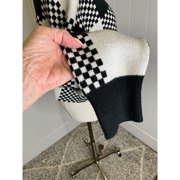 Cider Women's Medium Black White Checkerboard Print Oversized Cropped Cardigan - Picture 5 of 10